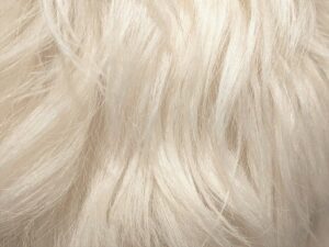 comment cacher ses cheveux blancs